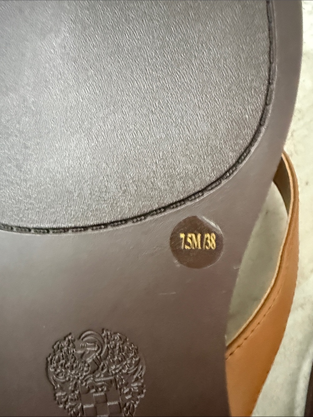Vince Camuto Tan Leather Flip Flop Sandals with Gold Accent size 7.5 or 38 - Picture 4 of 7